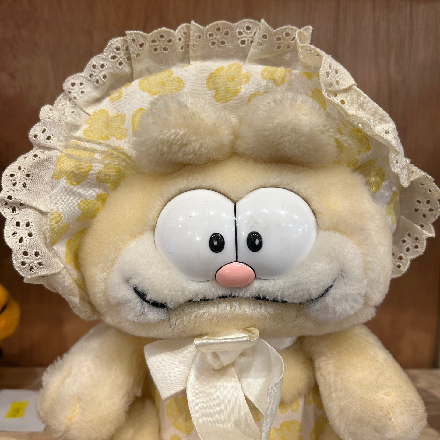 GARFIELD - BABY BONNET  WHITE